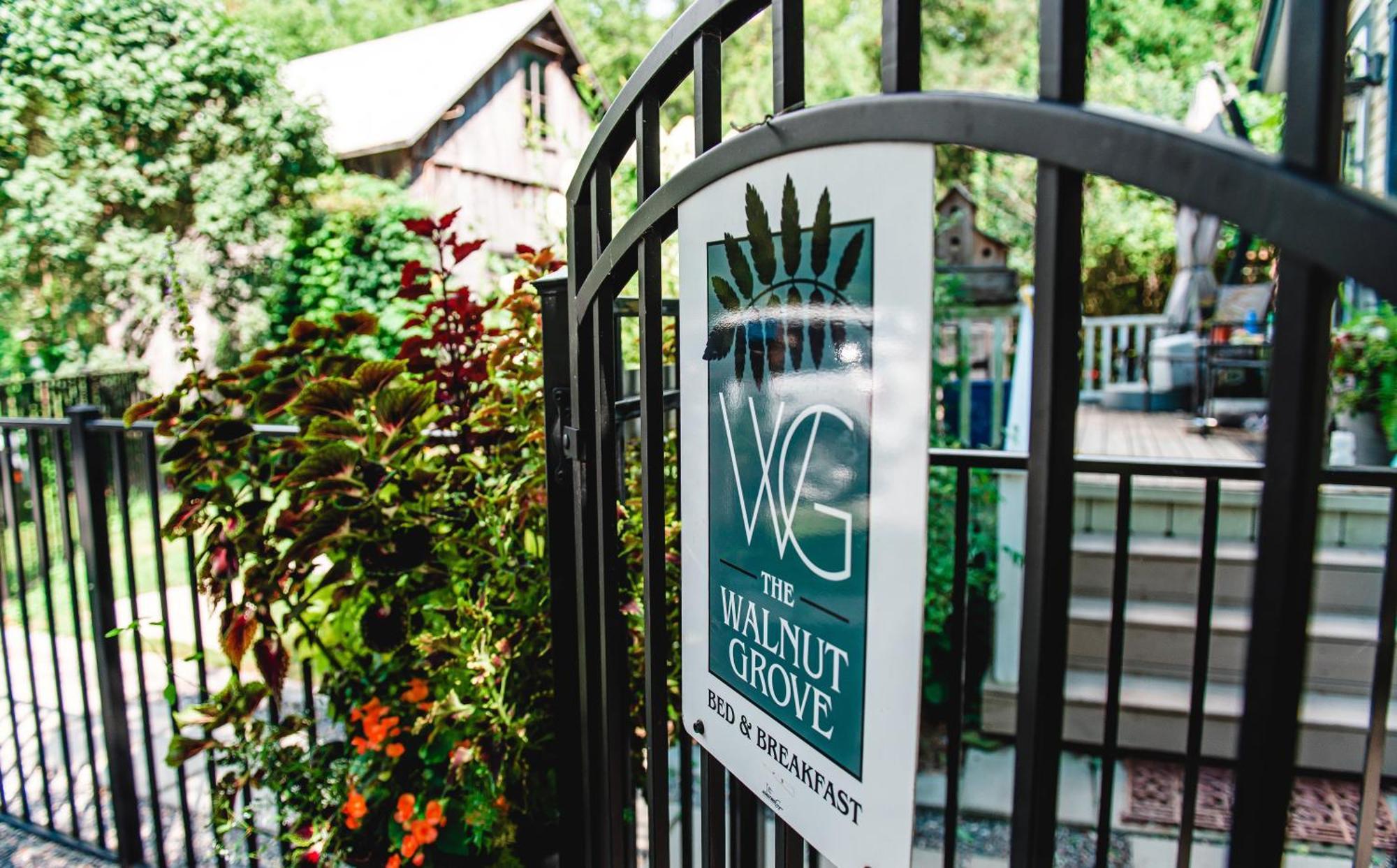The Walnut Grove Bnb Harrow Екстер'єр фото